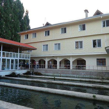 Alanlar Alabalik Ve Otel Ağlasun Esterno foto